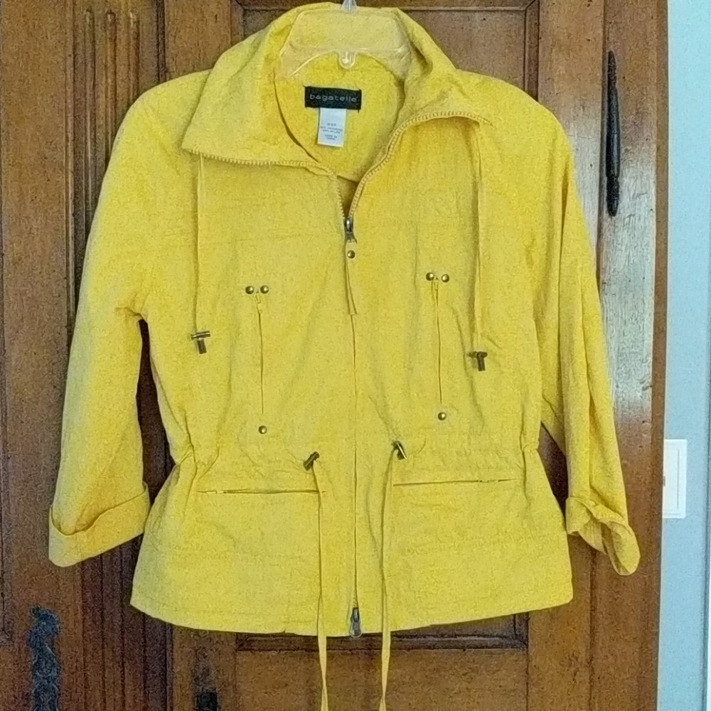 Yellow jacket - Picture 2 of 5